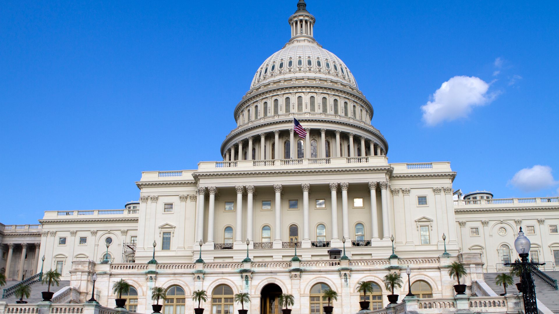 Solana Leads as Washington’s Rulebook Takes Shape — Crypto Market Update, August 27, 2026